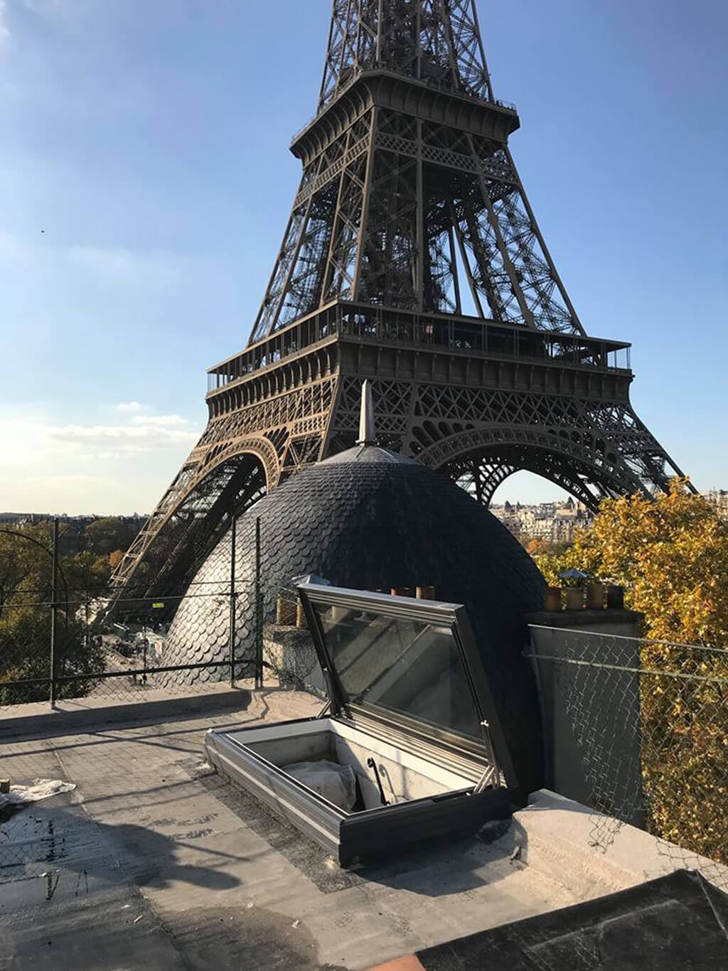 Trampilla de tejado eléctrica en París
